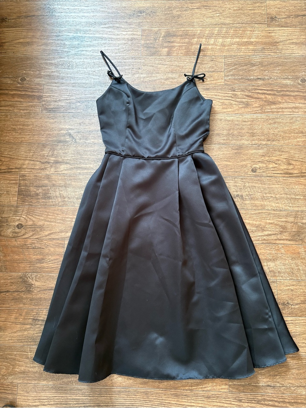De Laru by Sheila Yen Elegant Black Spaghetti-Strap Mini Dress